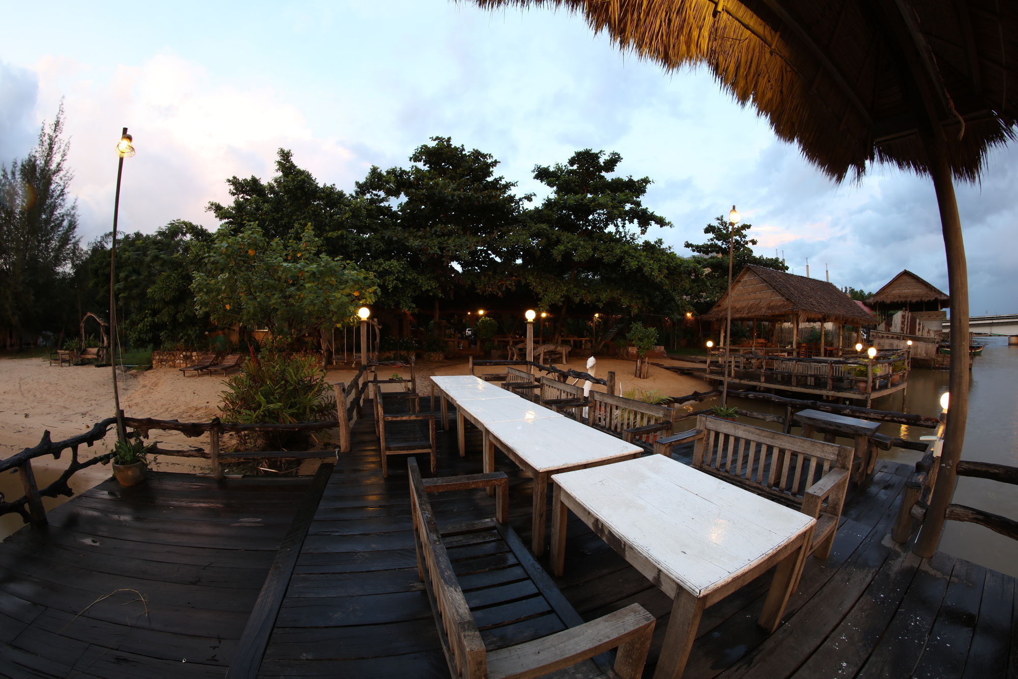 Natural Bungalows Restaurant&Bar Kampot Exterior foto